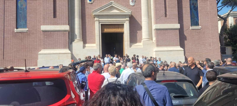 Grande folla al Funerale Gianfranco Butinar a Regina Pacis