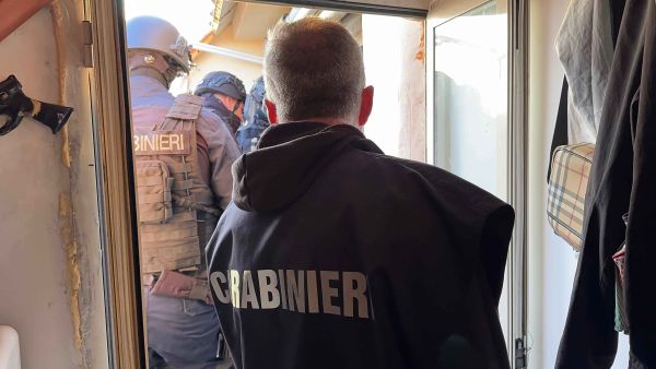 L'irruzione dei carabinieri di Ostia durante il maxi blitz antidroga