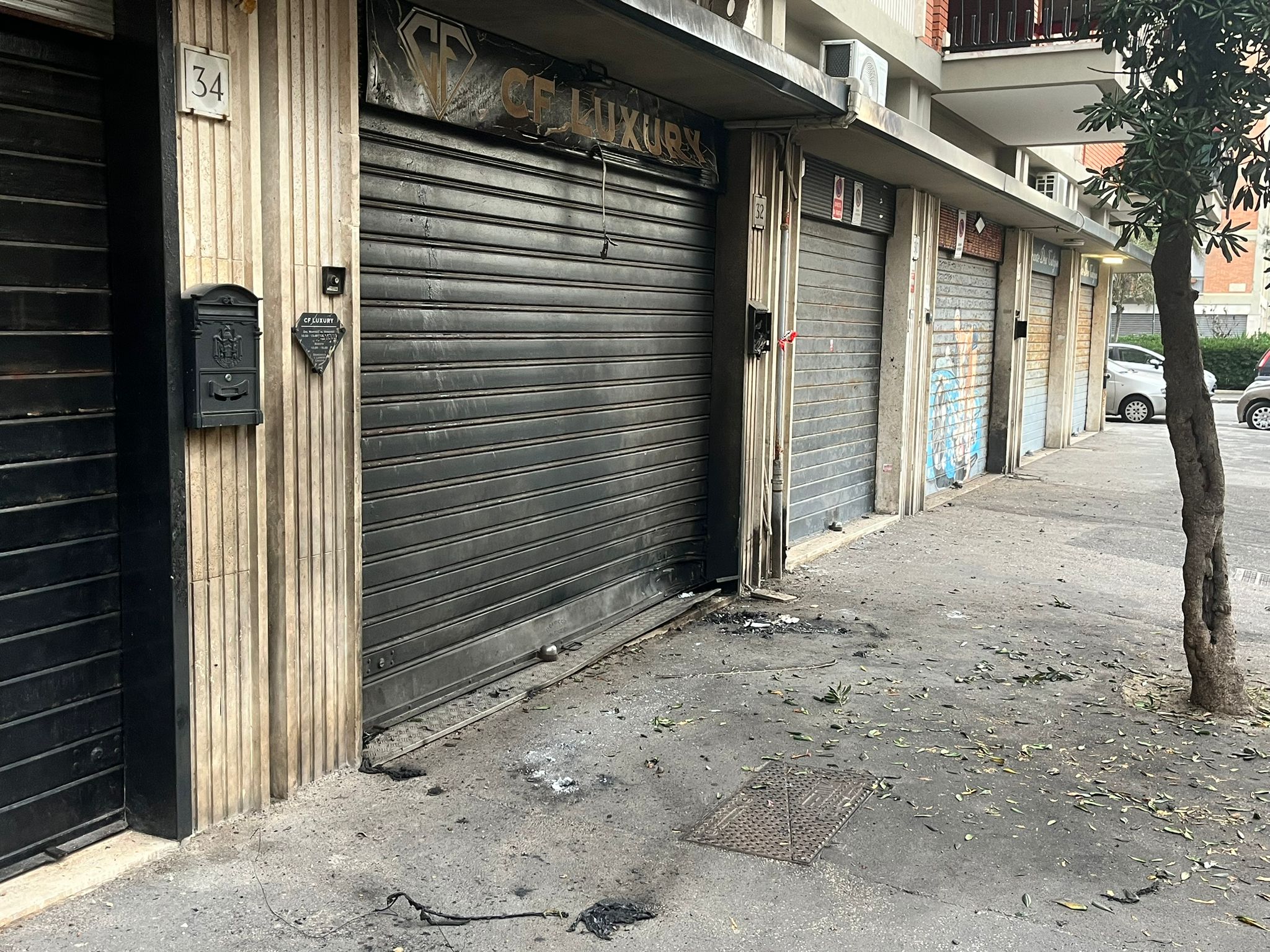 Sara cinesca di un orafo a Ostia danneggiata dalla bomba carta