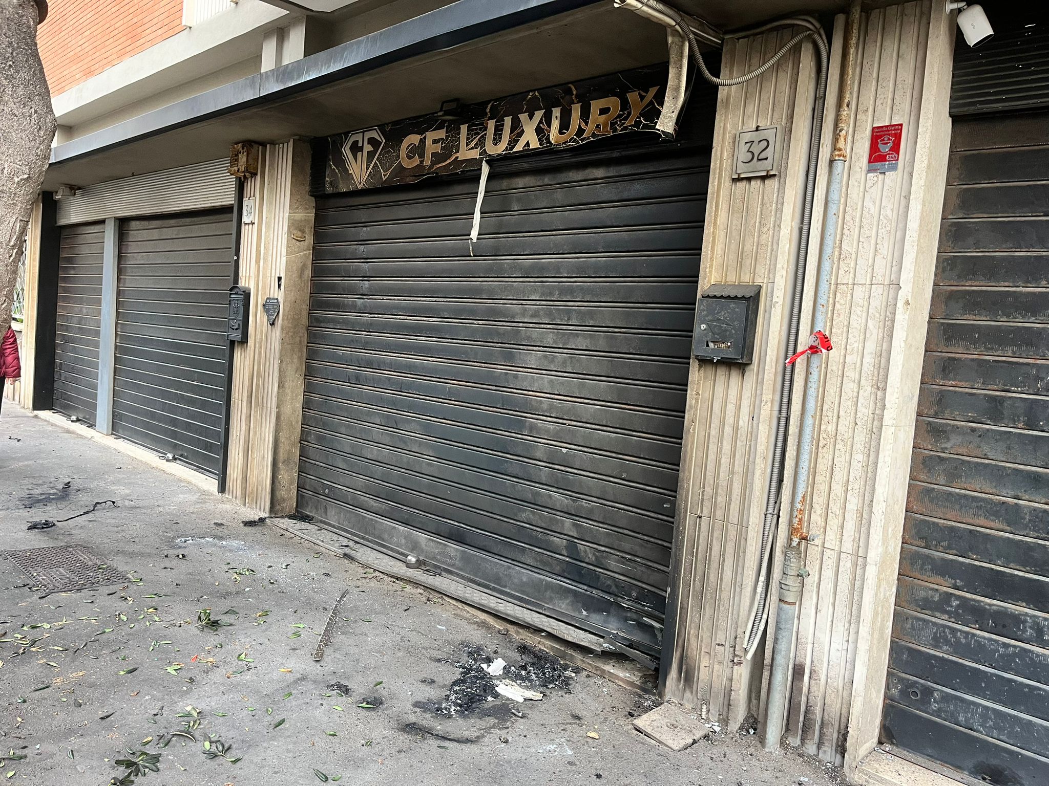 Sra cinesca compro oro a Ostia danneggiata da esplosione bomba carta